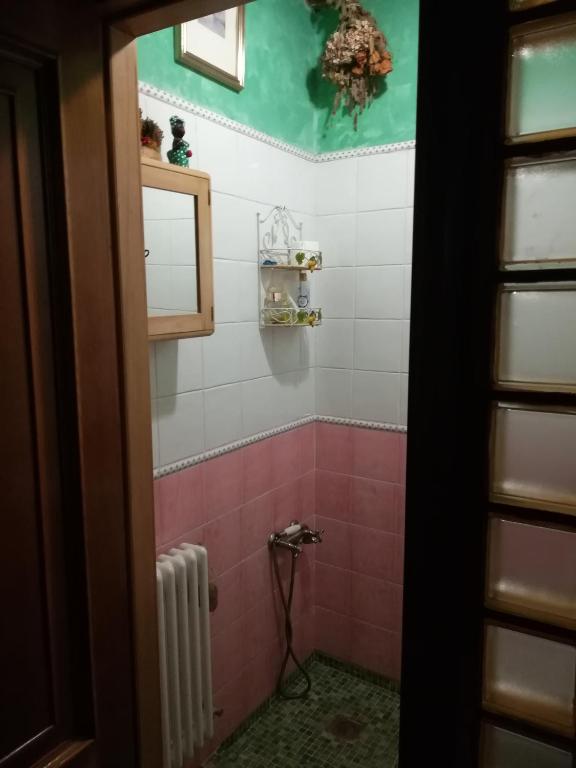 Espacio de baño equipado con todo lo necesario